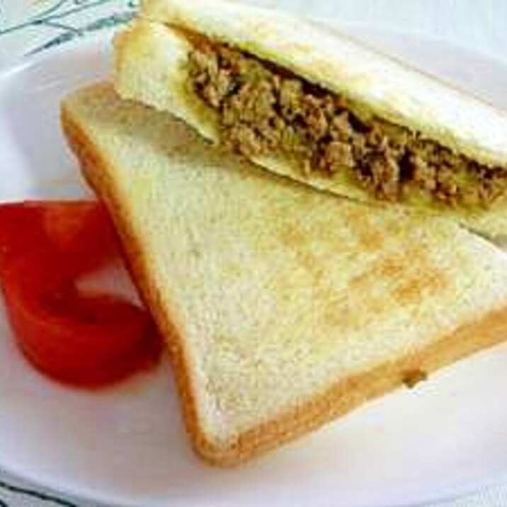 カレーミンチトースト